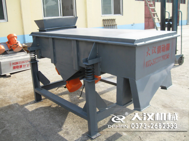 1016型直線振動篩的材質分為：不銹鋼，碳鋼兩種可以選擇。