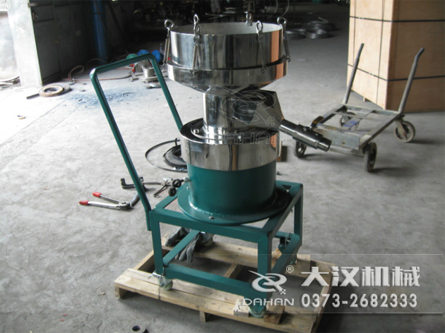 特殊制作的涂料振動篩-加裝小推車裝置，方便設(shè)備的移動。