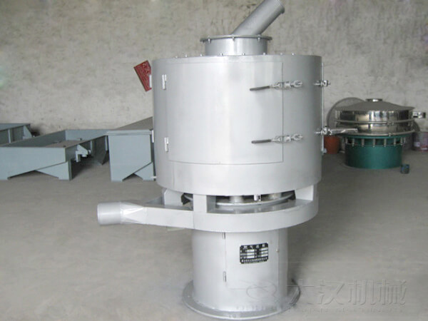 氣流篩與其它普通振動篩不同的是其采用的是立式篩網，篩分主要動力來自風機的吹動帶動物料撲向篩網，從而完成篩分目的。